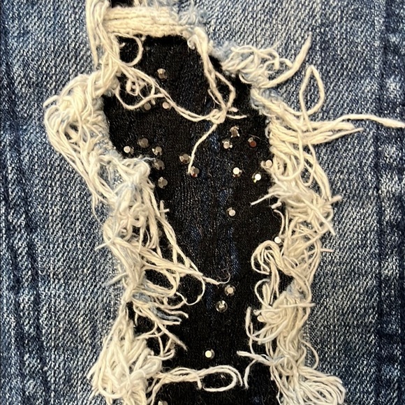 MISS ME DISTRESSED JEANS BLACK STONE INSERTS SKULL BUTTONS 30 X29 CAPRI - Picture 11 of 11